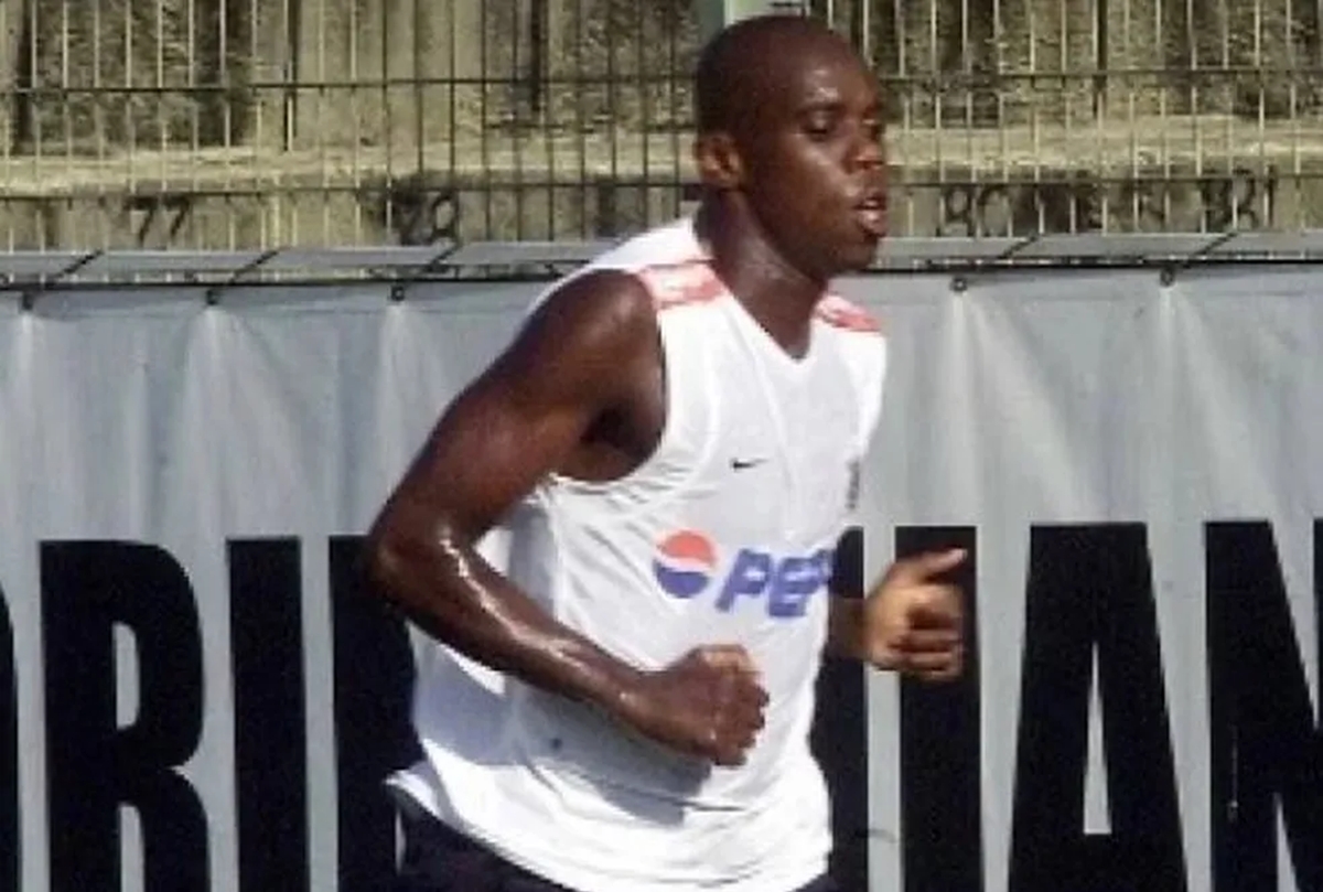 Foto colorida do ex-jogador Régis Pitbull, ex-Corinthians e Vasco - Metróples