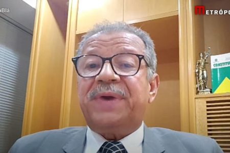 Imagem colorida do Desembargador aposentado do Tribunal de Justiça do Distrito Federal e dos Territórios (TJDFT), o advogado Sebastião Coelho