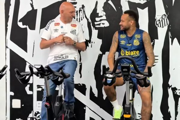 Foto colorida de Luciano Hang e Neymar - Metrópoles