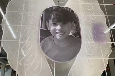 Imagem colorida de menino morto pelo pai - Metrópoles
