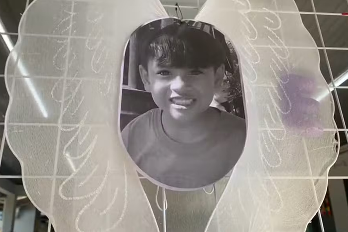 Imagem colorida de menino morto pelo pai - Metrópoles