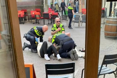 Imagem colorida, Esfaqueamento em Amsterdã deixa ao menos 5 feridos; 1 suspeito é preso - Metrópoles