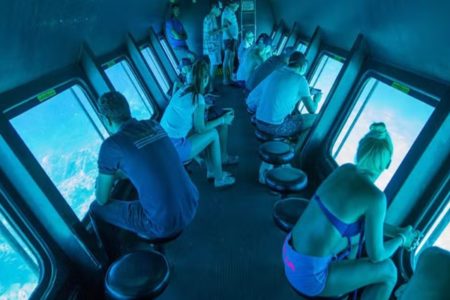 Imagem colorida de interior de submarino - Metrópoles