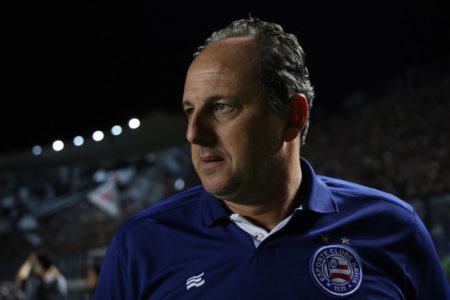 Foto colorida de Rogério Ceni, técnico do Bahia - Metrópoles