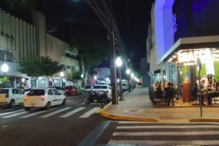 Imagem colorida, Mulher confunde bombinha com tiro e encontra homem ‘morto’ em carro - Metrópoles