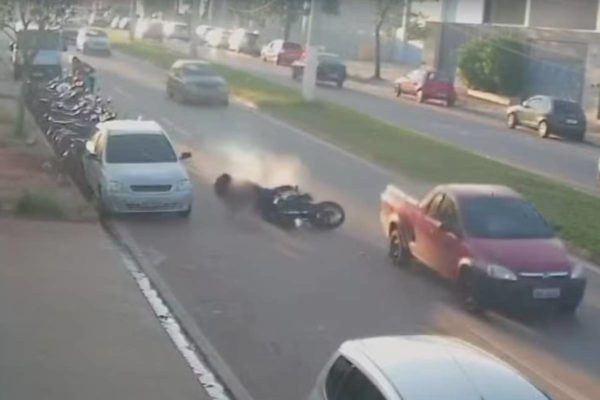 Acidente com motociclista - Metrópoles