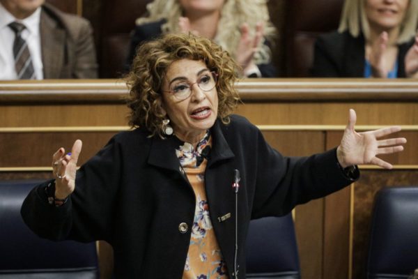 Imagem colorida da ministra Maria Jesús Montero - Metrópoles