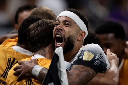 Imagem colorida de Depay - Metrópoles