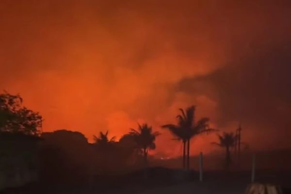 Imagem colorida de incêndio