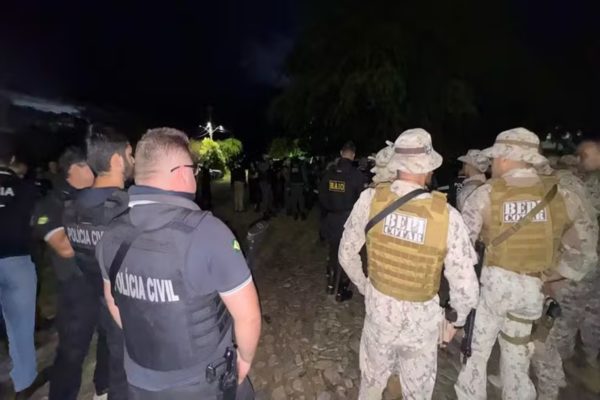 Imagem colorida, Polícia prende 7 do CV por ataques contra servidores de internet no CE - Metrópoles