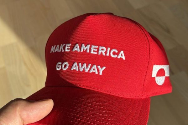 Boné Make America go away - Metrópoles