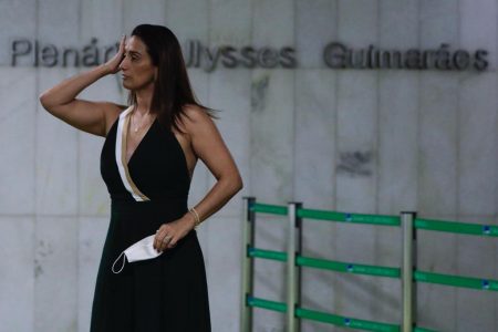 Deputada Flávia Arruda PL, chegando no plenário movimento na camara dos deputados eleicao presidente 11