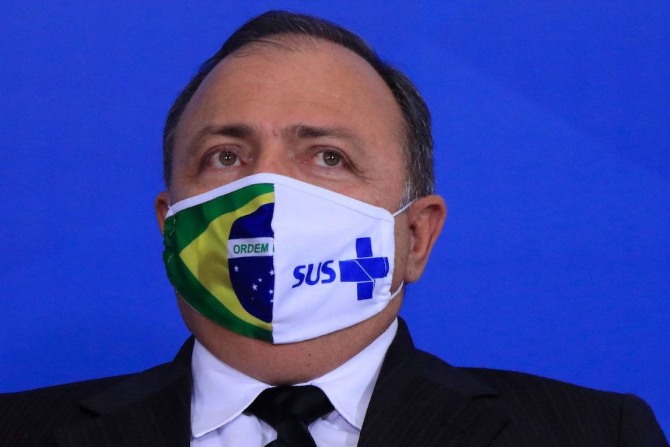 Ministro da saúde Eduardo Pazuello no governo bolsonaro