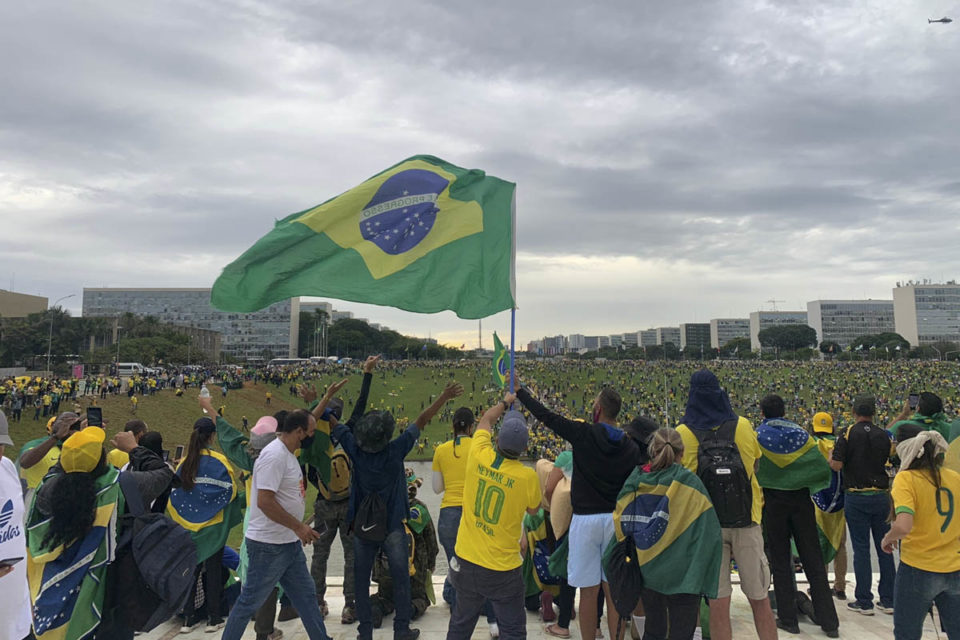 Foto colorida dos atos golpistas de 8 de janeiro - Metrópolesa