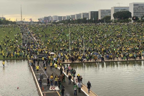 Foto colorida dos atos golpistas de 8 de janeiro - Metrópoles