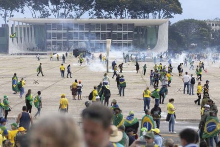 imagem colorida manifestantes bolsonaristas palacio planalto atos golpistas