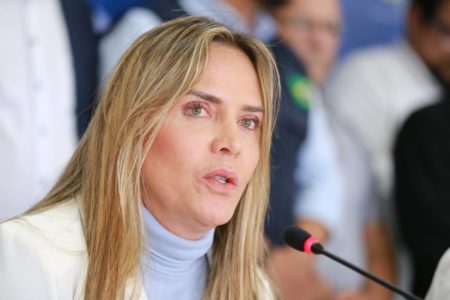 Governadora em exercício do Distrito Federal, Celina Leão, faz pronunciamento sobre os atos de terrorismo que ocorreram na Praça dos Três Poderes neste domingo. - Metrópoles