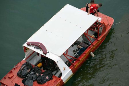 Bombeiros procuram rapaz de 26 anos que caiu de lancha no Lago Paranoá