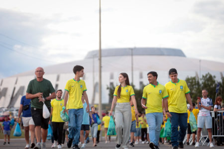 Torcedores chegam para o confronto entre a Seleção Brasileira e Colômbia na Arena BRB Mané Garrincha em Brasília - Metrópoles Sports